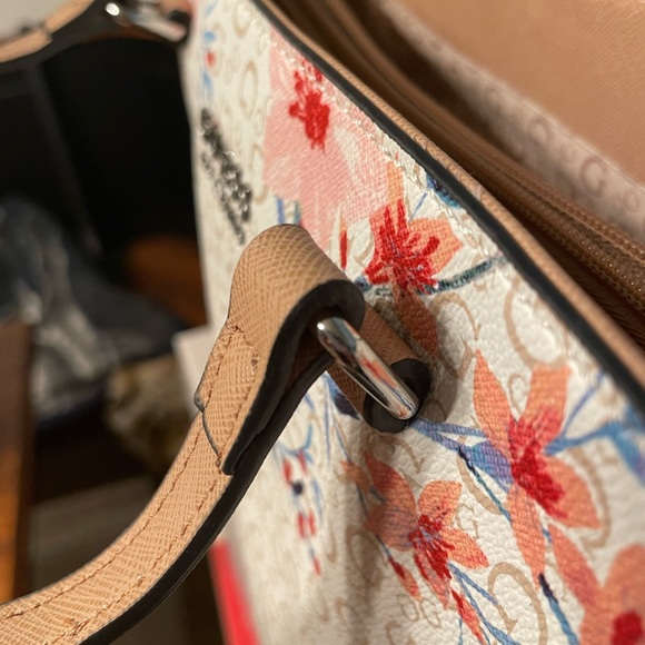 Guess Floral Tote - Picture 4 of 12